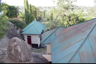 Family-Friendly Guest Room Retreat in Mwanza with Mountain Views - 3