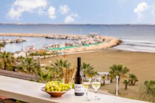 Mackenzie Beachfront Suite - 0