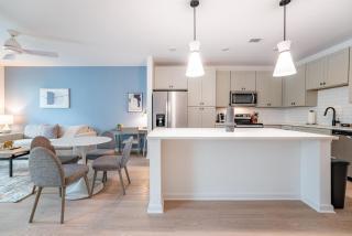 Landing Chic 1BD Pool - 7