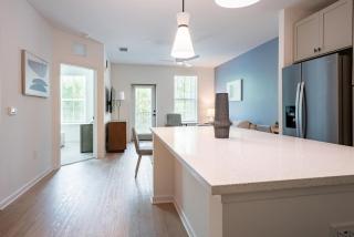 Landing Chic 1BD Pool - 4