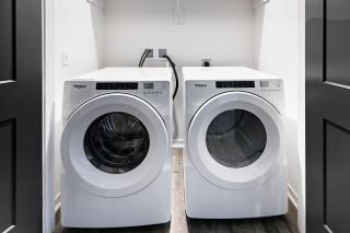 Landing Beautiful 1BD Gym Courtyard - 2