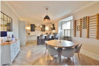 Windsor 1 bed Flat - Free Parking - sleeps 4 - 8