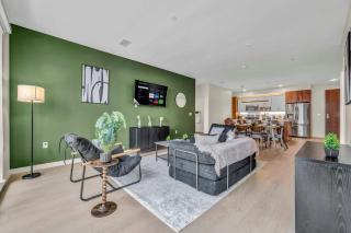 Walk to CWRU w KingBed Balcony Gym Parking WD - 3