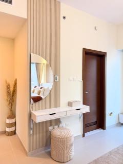 Family-Friendly Luxury 3BR Gate Towers Al Reem - 7