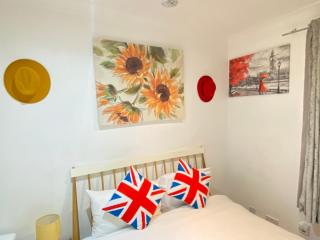 Lovely 2-Bed Flat in London - 9