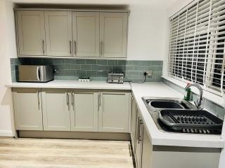 3 Bedroom House - Fast Wifi - Parking - near Ascot - 3