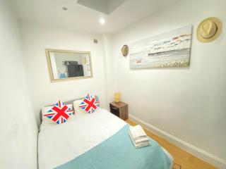 Lovely 2-Bed Flat in London - 6