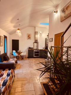 Woodland, Canal & Lakeside Cottage - 8