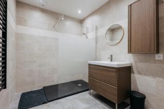 La bâtisse des tuileries côté forêt - 6