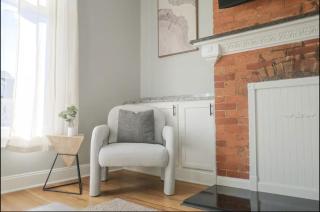 Spacious Home Downtown - Children's Hospital, Pets - 7