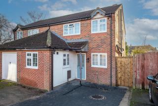 4 Bedroom Family & Contractor House in Colwick, Nottingham - Sleeps 8 - By CircleWay Homes - 8