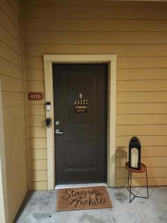 New Look! Book Friday & Saturday get Sunday Free Ready for Work or Play "Sleeps 4" - 0