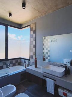 Casa en la Montaña frente al Lago - vistas 360 - 4