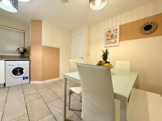 Nottingham 3 BD Parking - 4