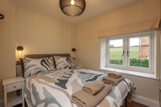 Huxley's Cottage, Sedgeford - 2