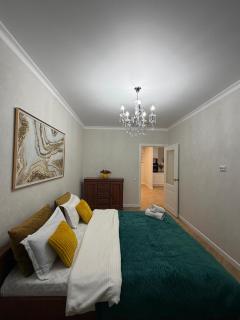 Walk Everywhere & Tourist Pick - 5