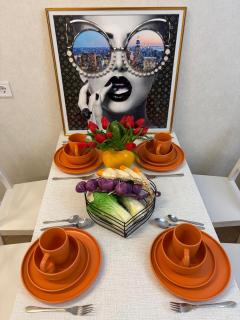 Walk Everywhere & Tourist Pick - 1