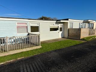 2 Bedroom Chalet SB40, Sandown Bay, Dog Friendly, Free Wifi - 0