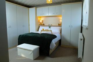 Spacious 5 Bed - Sleeps up to 11 - Contractors and Long stays Welcome - Large Private Driveway - 9
