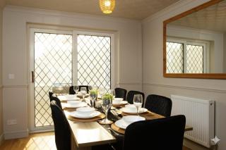 Stylish 5 Bed Swindon Home with Private Drive - 5