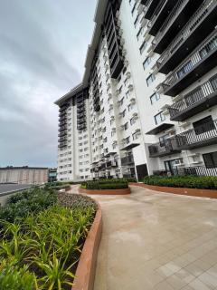 The C Suite - Romantic Hotel-Style Suite with Taal View & Parking - 8