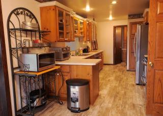 Lewis And Clark Hideaway SD side hot tub 2 min lake - 7