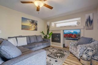 4BR w Fireplace Backyard BBQ near Peterson AFB - 4