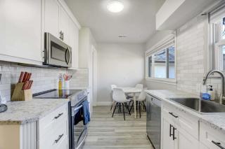 Old Broadmoor retreat deck fire pit grill near zoo - 7