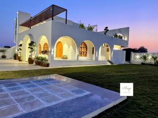 White Arc by MagoStays - 8BR Luxury Pool Villa - 2