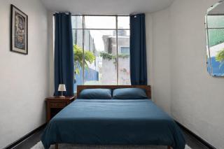 Habitación matrimonial con acceso cercano a transporte y servicios - 0