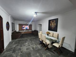 3 quartos, 3 banheiros, sala, conzinha, piscina - 4