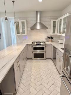 Essence of DC Vibrant Shaw with 2 Parking slots - 4 bedroom - 8