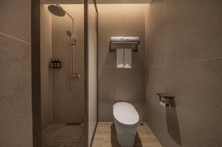 There's a hotel under the banyan tree - 2