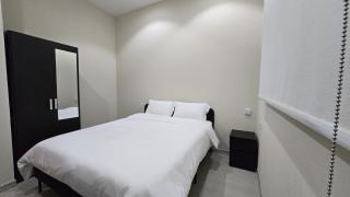 One-bedroom detached house with a private garden - 8