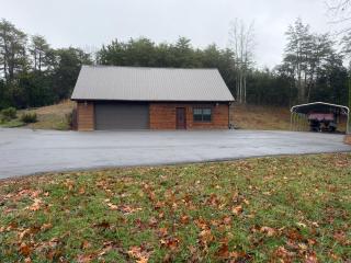 Small Cabin Over Garage with lake access and small dock - 0