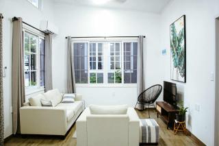 The Village Getaway- 2 Bedroom with luxury comfort and convenience - 9