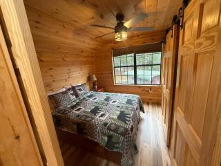 Small Cabin Over Garage with lake access and small dock - 5