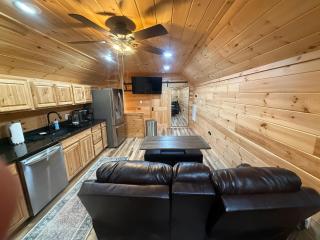 Small Cabin Over Garage with lake access and small dock - 1