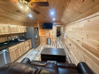 Small Cabin Over Garage with lake access and small dock - 4