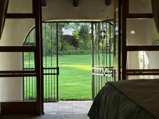 The Magnolia Room - 8