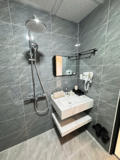 CatBa Cam's Indochine Homestay - 1