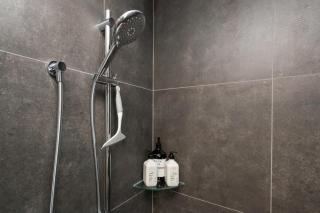 The Pinnacle of City Living 2 Beds 2 Bths Parking - 5