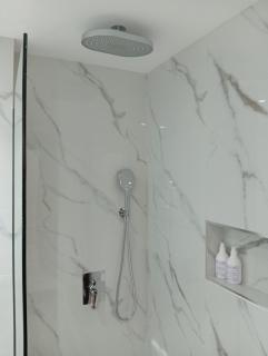 Muchioni's Inn 3-bedrooms on Lively Al-Khoud Souq - 5