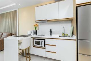 C261 Work Play & Stay City 1BR Condo Poo l& Gym - 9