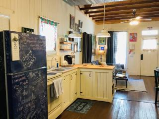 Downtown Cottage Near River & Alamodome | Parking - 8