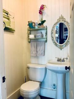 Downtown Cottage Near River & Alamodome | Parking - 4
