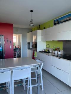 House nestled high up, quiet urban, 360 view - 1