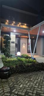 Villa Fahmily Jatim Park 3 di Kota Batu - 0