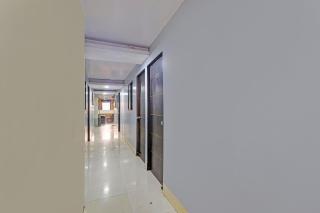 FabHotel Golden Residency - 8