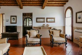 Romantic Retreat In The Woods Of Magona - 2